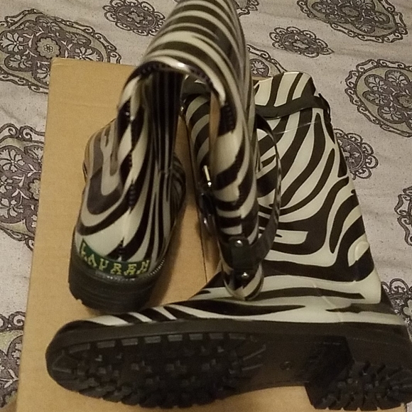 Boots - Picture 4 of 4